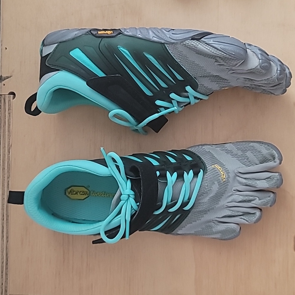 Vibram Five Fingers Size 9.5 W / 8M /41EU Like NEW